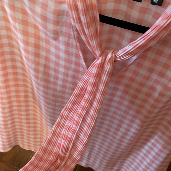 Checkered pink and white blouse - Picture 3 of 5